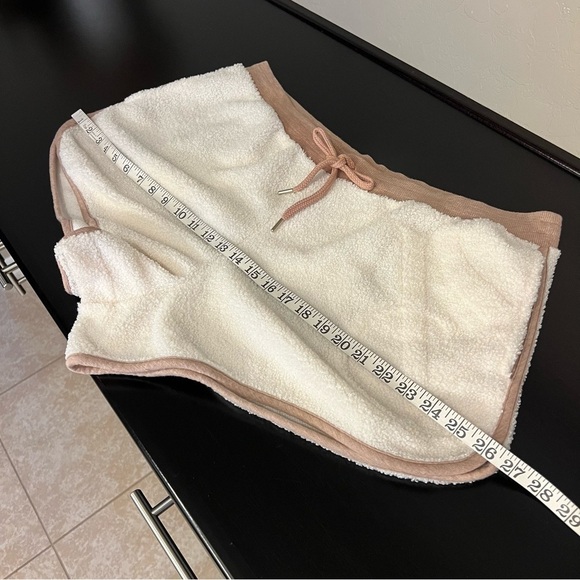 Victoria’s Secret LOGO Sherpa shorts, pull up elastic waist pockets XL - Picture 9 of 14